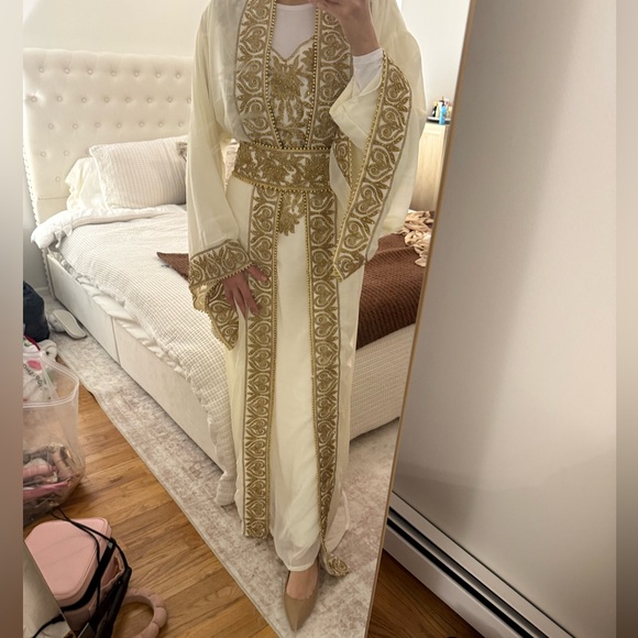 Elegant White & Gold Embroidered Abaya Dress - Picture 14 of 14